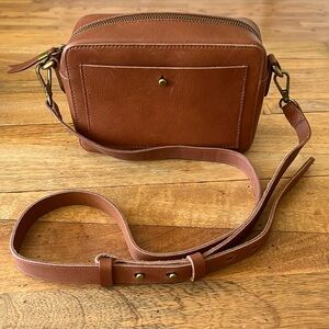 MADEWELL SMALL CAMERA TRANSPORT CROSSBODY CHESTNUT BROWN LEATHER + EXTRA STRAP